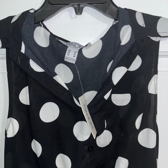 Mandee Women’s Cropped Collared Sleeveless Blouse - Picture 2 of 4